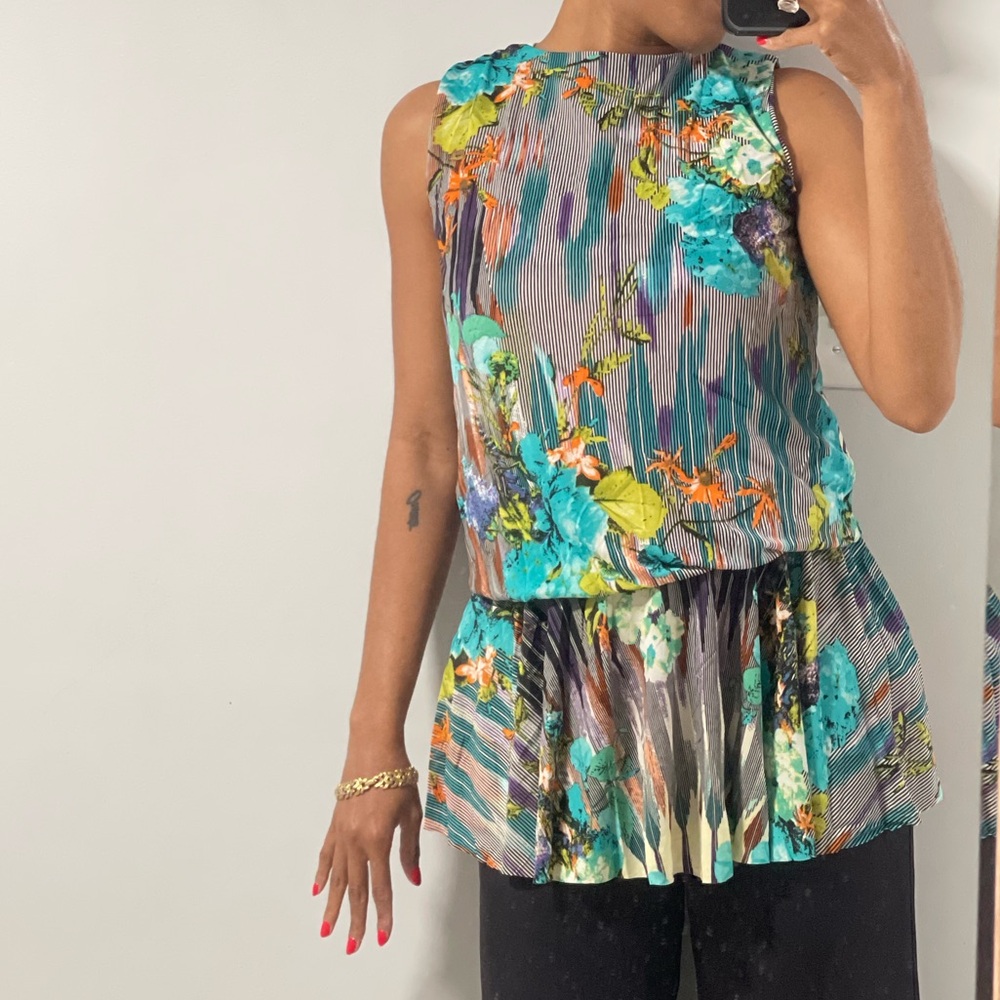 Tropical sleeveless blouse